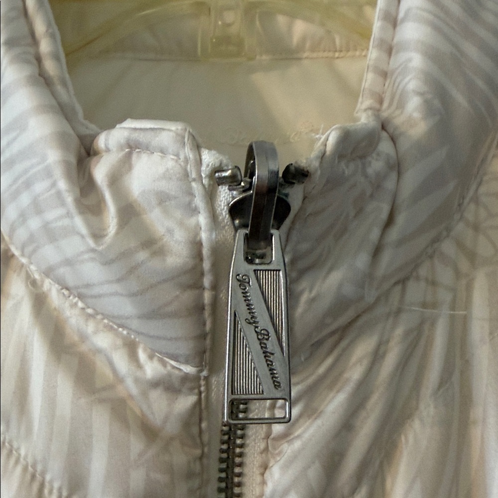 Tommy Bahama Cream /White Quilted Zip-Front Puffer Vest size M BNWOT - Picture 2 of 12